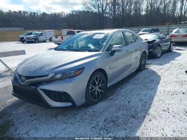 4T1G11AK8MU553796 2021 TOYOTA CAMRY - Image 2