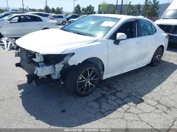 4T1G11AK8MU553894 2021 TOYOTA CAMRY - Image 2