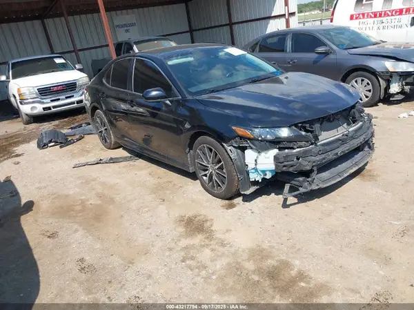 4T1G11AK8MU554236 2021 TOYOTA CAMRY - Image 1