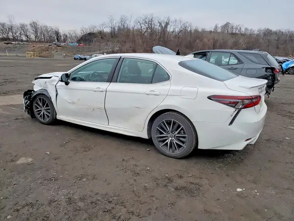 4T1G11AK8MU554818 2021 TOYOTA CAMRY - Image 2