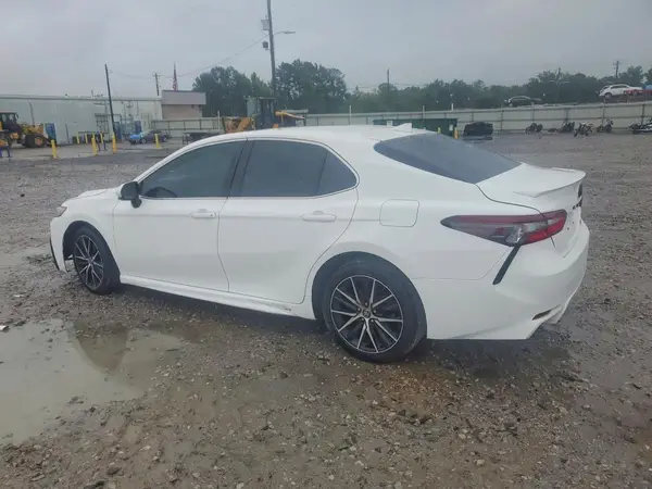 4T1G11AK8MU555239 2021 TOYOTA CAMRY - Image 2