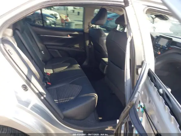 4T1G11AK8MU555788 2021 TOYOTA CAMRY - Image 8