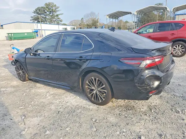 4T1G11AK8MU557296 2021 TOYOTA CAMRY - Image 2