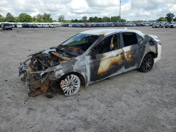 4T1G11AK8MU557332 2021 TOYOTA CAMRY - Image 1