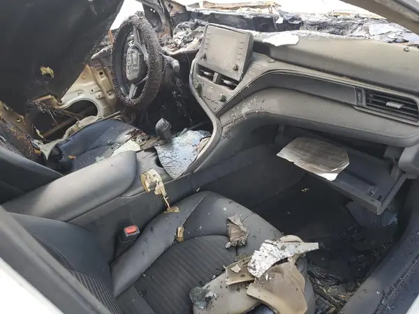 4T1G11AK8MU557332 2021 TOYOTA CAMRY - Image 8