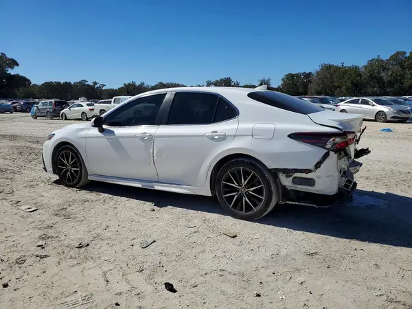 4T1G11AK8MU557895 2021 TOYOTA CAMRY - Image 2