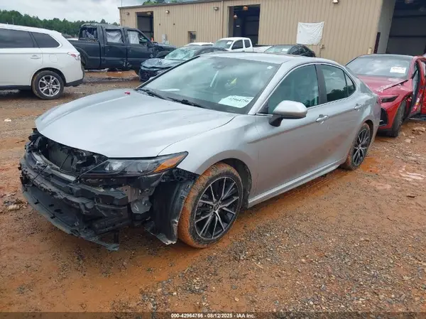 4T1G11AK8MU559355 2021 TOYOTA CAMRY - Image 2
