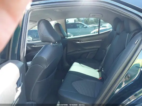 4T1G11AK8MU560862 2021 TOYOTA CAMRY - Image 8