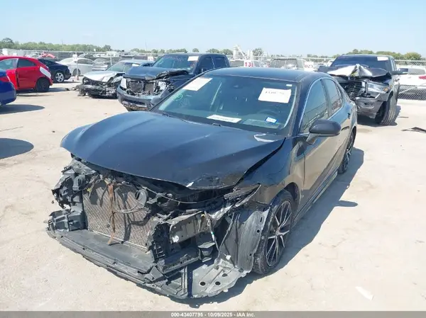 4T1G11AK8MU560960 2021 TOYOTA CAMRY - Image 2