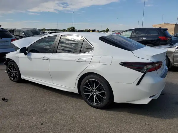 4T1G11AK8MU562448 2021 TOYOTA CAMRY - Image 2