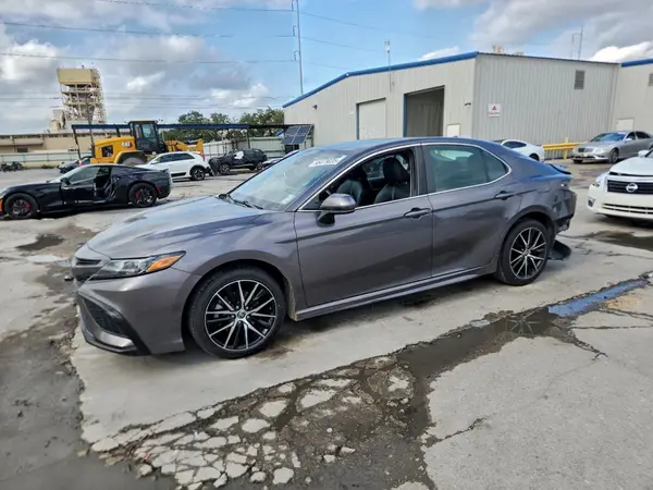 4T1G11AK8MU562644 2021 TOYOTA CAMRY - Image 1