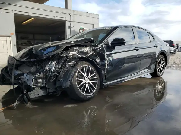 4T1G11AK8MU562689 2021 TOYOTA CAMRY - Image 1