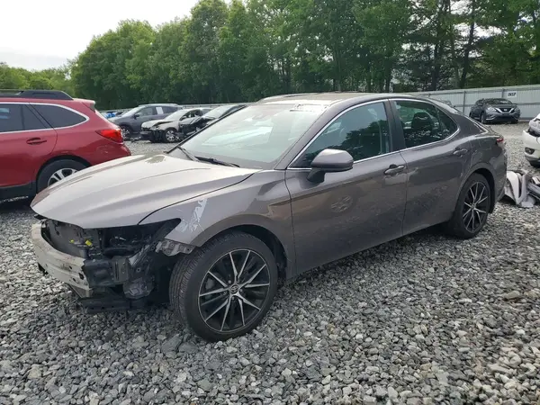 4T1G11AK8MU564992 2021 TOYOTA CAMRY - Image 1