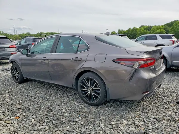 4T1G11AK8MU564992 2021 TOYOTA CAMRY - Image 2