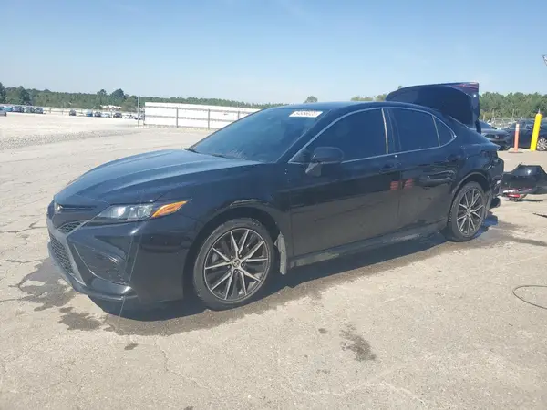 4T1G11AK8MU565592 2021 TOYOTA CAMRY - Image 1