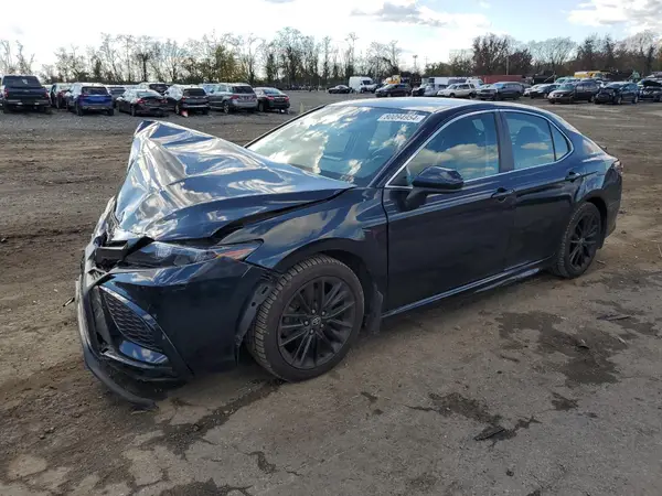 4T1G11AK8MU566984 2021 TOYOTA CAMRY - Image 1