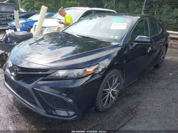 4T1G11AK8MU567407 2021 TOYOTA CAMRY - Image 2
