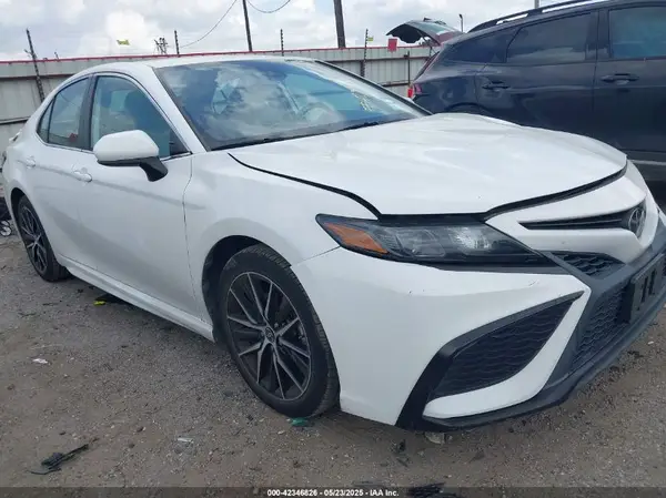 4T1G11AK8MU571957 2021 TOYOTA CAMRY - Image 1