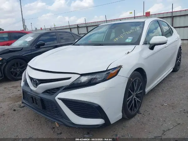 4T1G11AK8MU571957 2021 TOYOTA CAMRY - Image 2