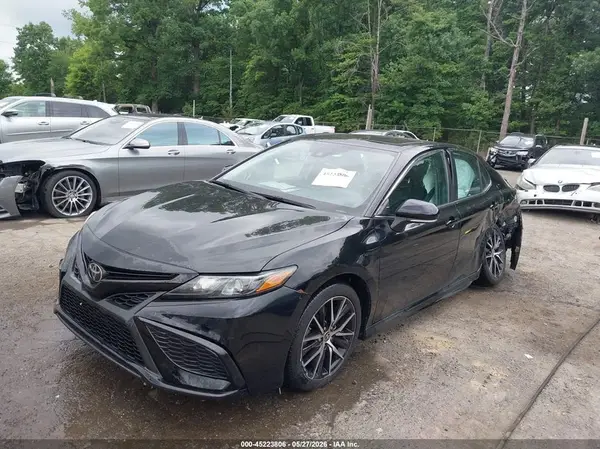 4T1G11AK8MU572638 2021 TOYOTA CAMRY - Image 2
