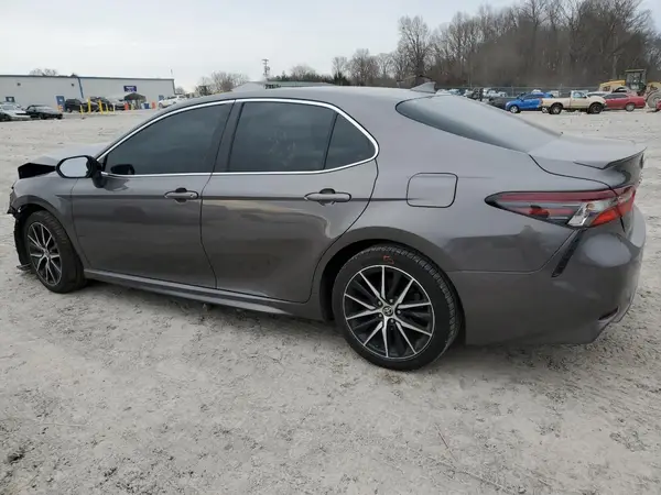 4T1G11AK8MU574437 2021 TOYOTA CAMRY - Image 2