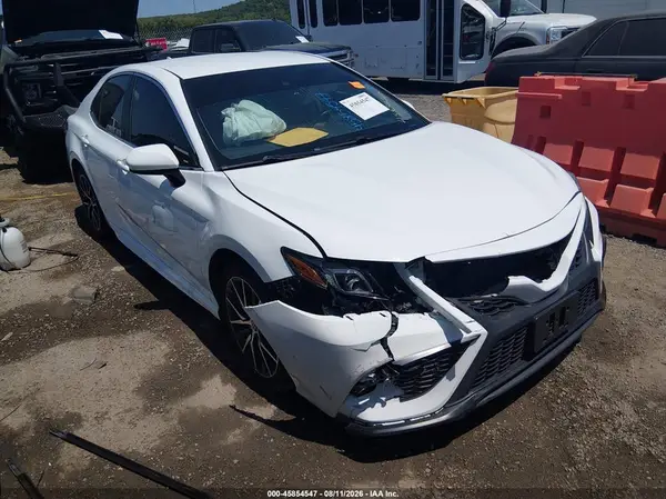 4T1G11AK8MU574468 2021 TOYOTA CAMRY - Image 1