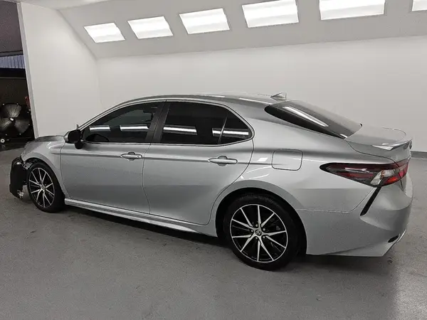 4T1G11AK8MU574518 2021 TOYOTA CAMRY - Image 2