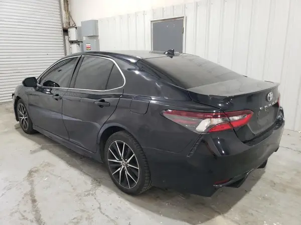 4T1G11AK8MU574986 2021 TOYOTA CAMRY - Image 2