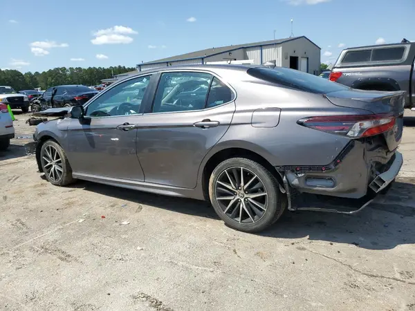 4T1G11AK8MU575068 2021 TOYOTA CAMRY - Image 2