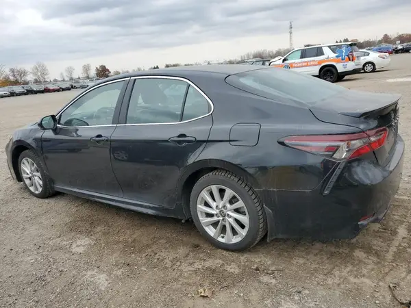 4T1G11AK8MU576060 2021 TOYOTA CAMRY - Image 2