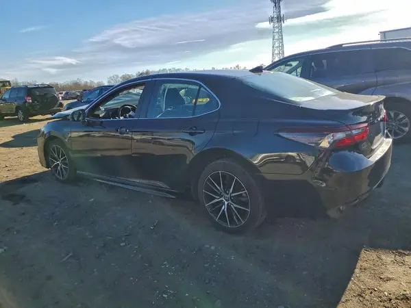 4T1G11AK8MU577063 2021 TOYOTA CAMRY - Image 2