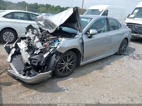4T1G11AK8MU577340 2021 TOYOTA CAMRY - Image 2