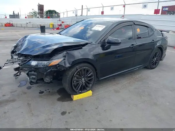 4T1G11AK8MU579301 2021 TOYOTA CAMRY - Image 2