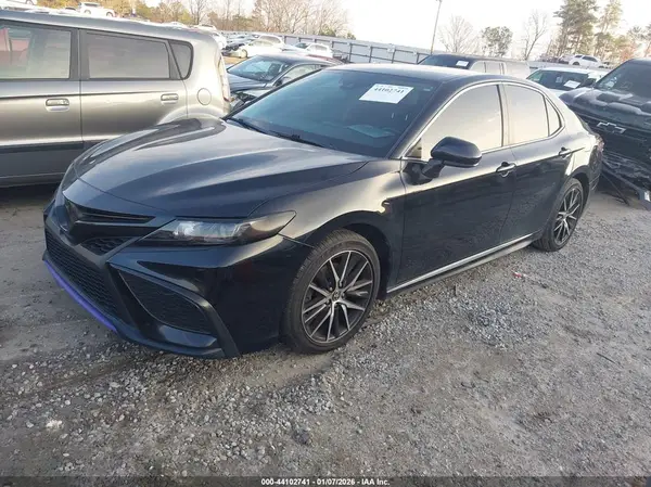 4T1G11AK8MU579878 2021 TOYOTA CAMRY - Image 2