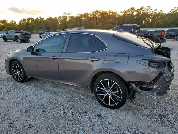4T1G11AK8MU580075 2021 TOYOTA CAMRY - Image 2