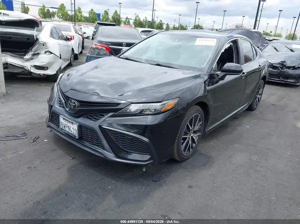 4T1G11AK8MU580402 2021 TOYOTA CAMRY - Image 2