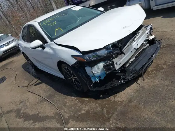 4T1G11AK8MU580500 2021 TOYOTA CAMRY - Image 1