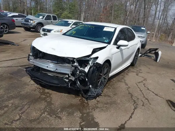 4T1G11AK8MU580500 2021 TOYOTA CAMRY - Image 2