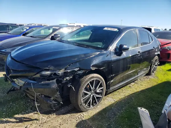 4T1G11AK8MU583039 2021 TOYOTA CAMRY - Image 1