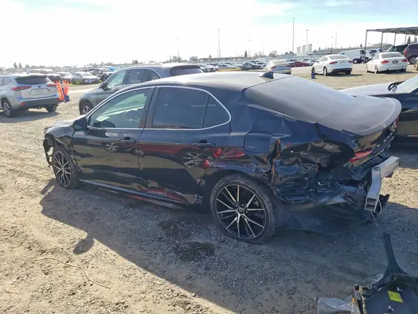 4T1G11AK8MU583039 2021 TOYOTA CAMRY - Image 2