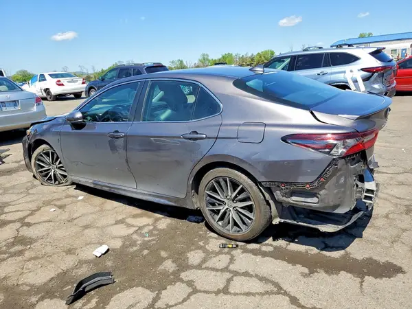 4T1G11AK8MU586328 2021 TOYOTA CAMRY - Image 2