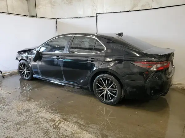 4T1G11AK8MU587902 2021 TOYOTA CAMRY - Image 2