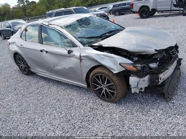 4T1G11AK8MU590024 2021 TOYOTA CAMRY - Image 1