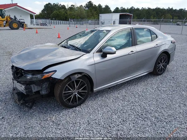 4T1G11AK8MU590024 2021 TOYOTA CAMRY - Image 2