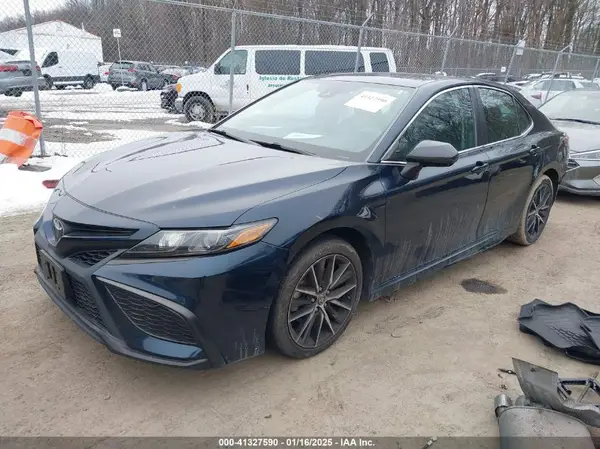 4T1G11AK8MU590203 2021 TOYOTA CAMRY - Image 2