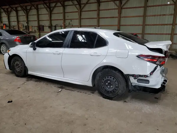 4T1G11AK8MU590458 2021 TOYOTA CAMRY - Image 2