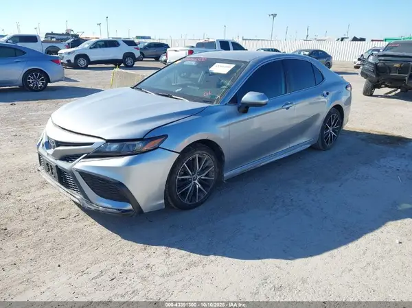 4T1G11AK8MU590539 2021 TOYOTA CAMRY - Image 2