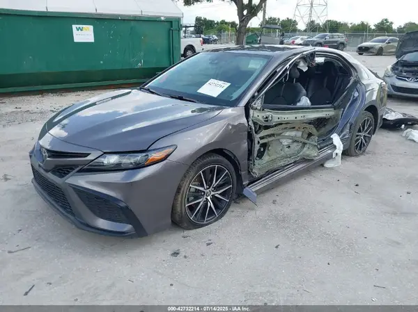 4T1G11AK8MU593179 2021 TOYOTA CAMRY - Image 2