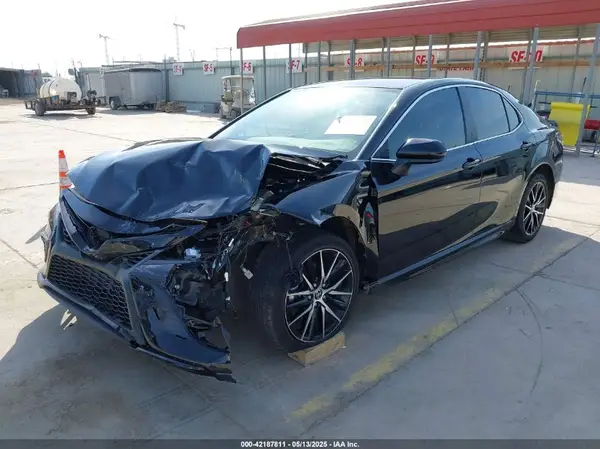 4T1G11AK8MU594896 2021 TOYOTA CAMRY - Image 2
