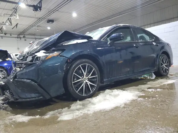4T1G11AK8MU594946 2021 TOYOTA CAMRY - Image 1